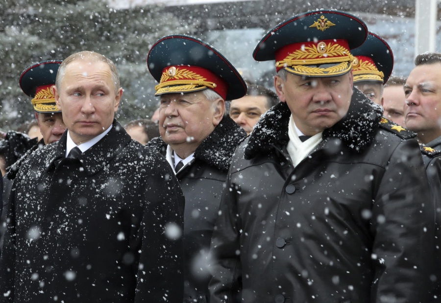 Путин привел войска группы "Восток" в полную боеготовность